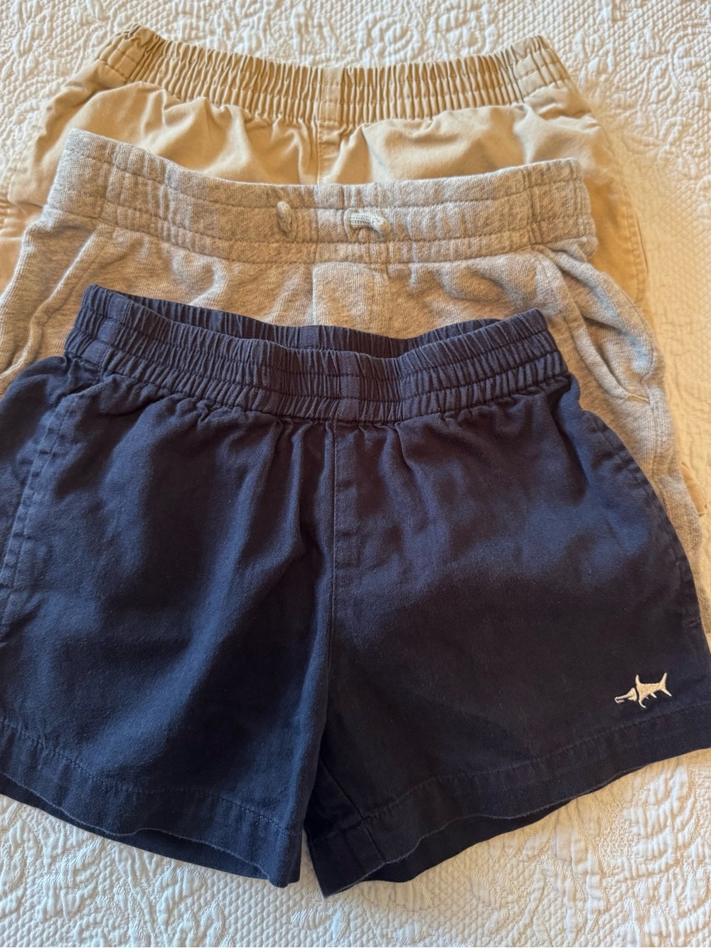 Lot of 3 pr of boys size 3T shorts Pull on